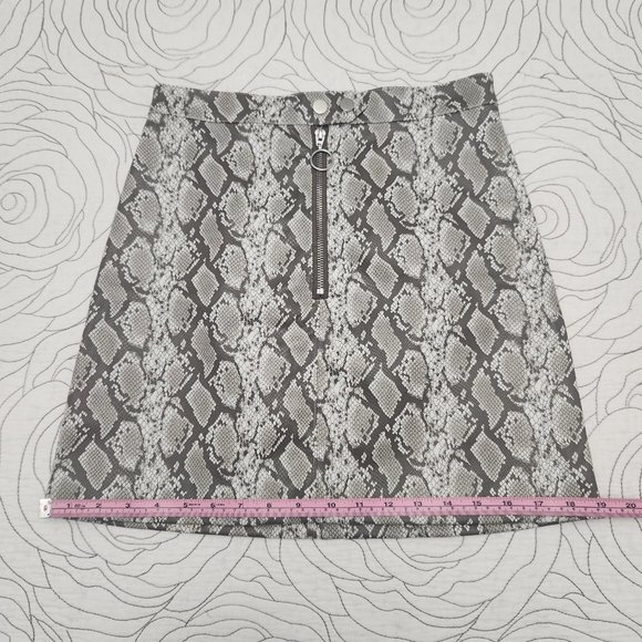 [4] Gray Snake Skin Imitation Leather Mini Skirt - Picture 7 of 7